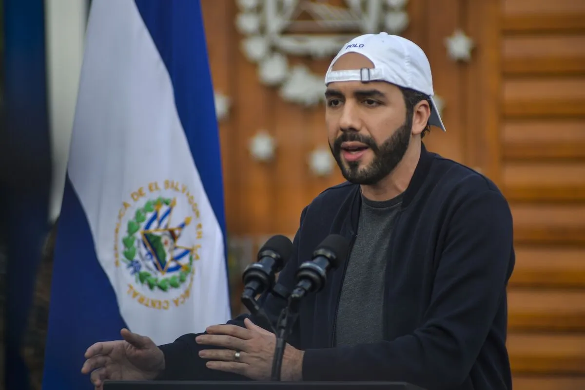 El salvador begins a national program to certify government workers